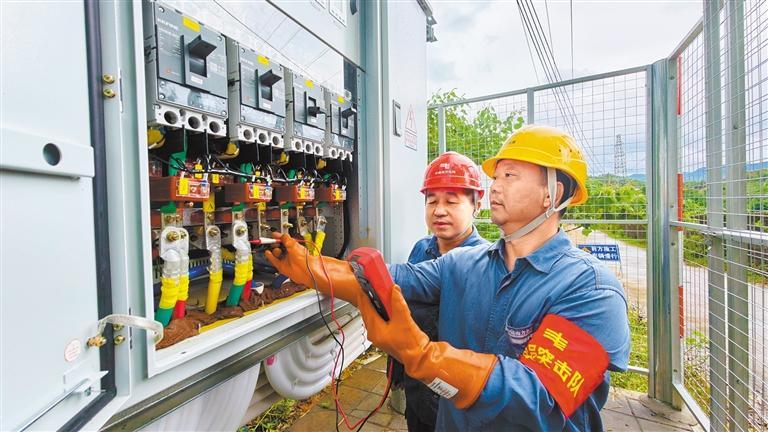  浙江稠州训练开放日；清晨防线松动引欢呼；足总杯在即；心理建设被强调