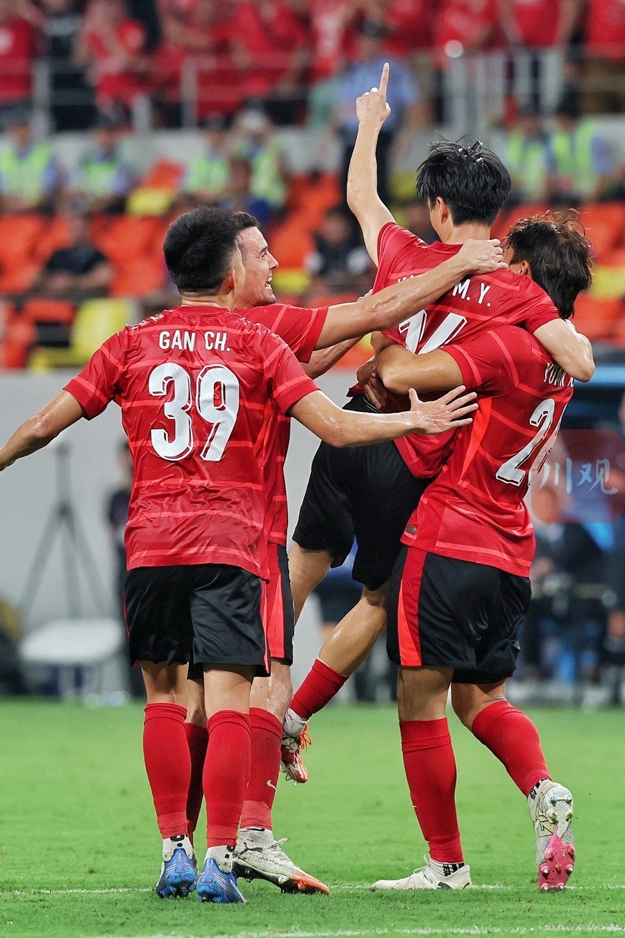 成都蓉城发布备战花絮,关键时刻绝杀压哨,欧联任务艰巨,团队化学反应显著的简单介绍 成都蓉城发布备战花絮,关键时刻绝杀压哨,欧联任务艰巨,团队化学反应显著的简单介绍