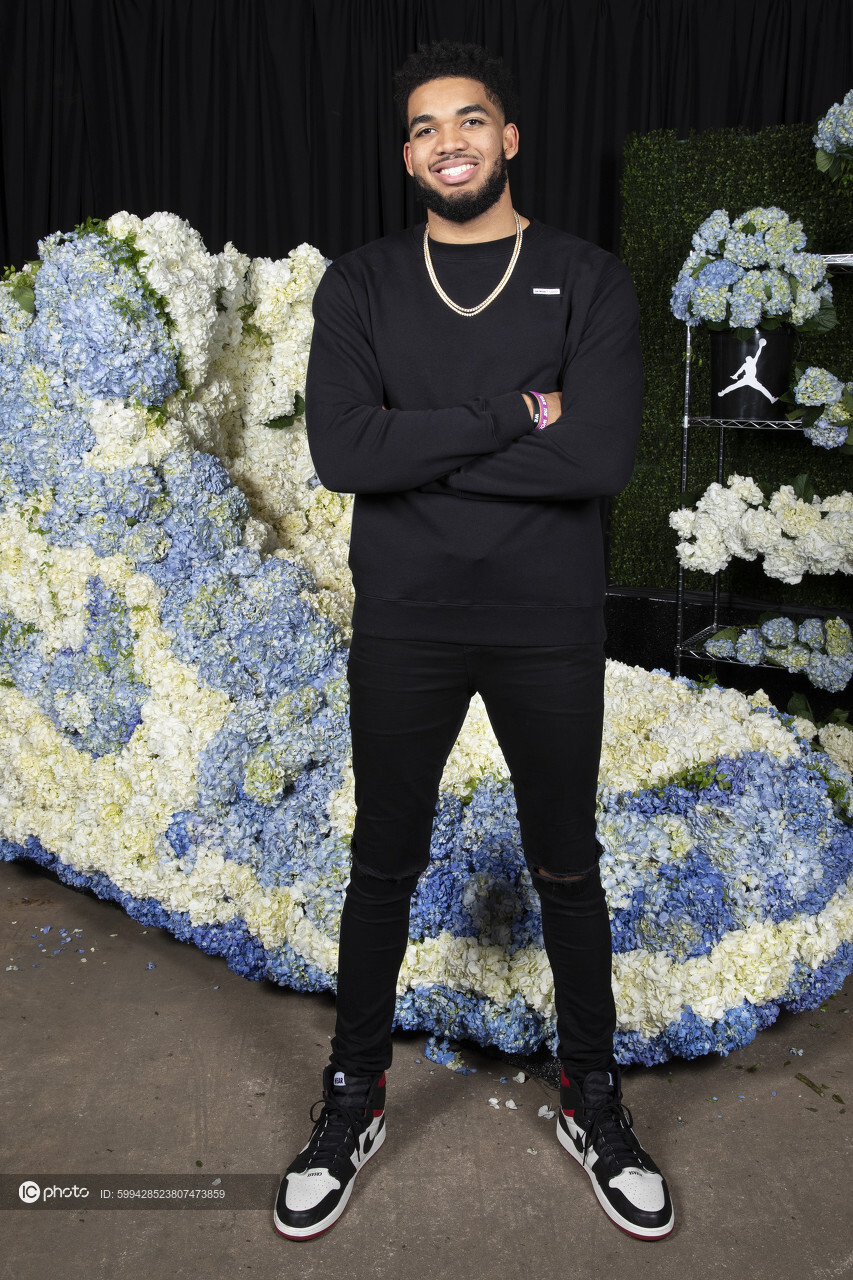 包含全明星赛冲刺阶段走向成谜，夏洛特黄蜂造点机会，悬念犹存，临场指挥获称赞的词条