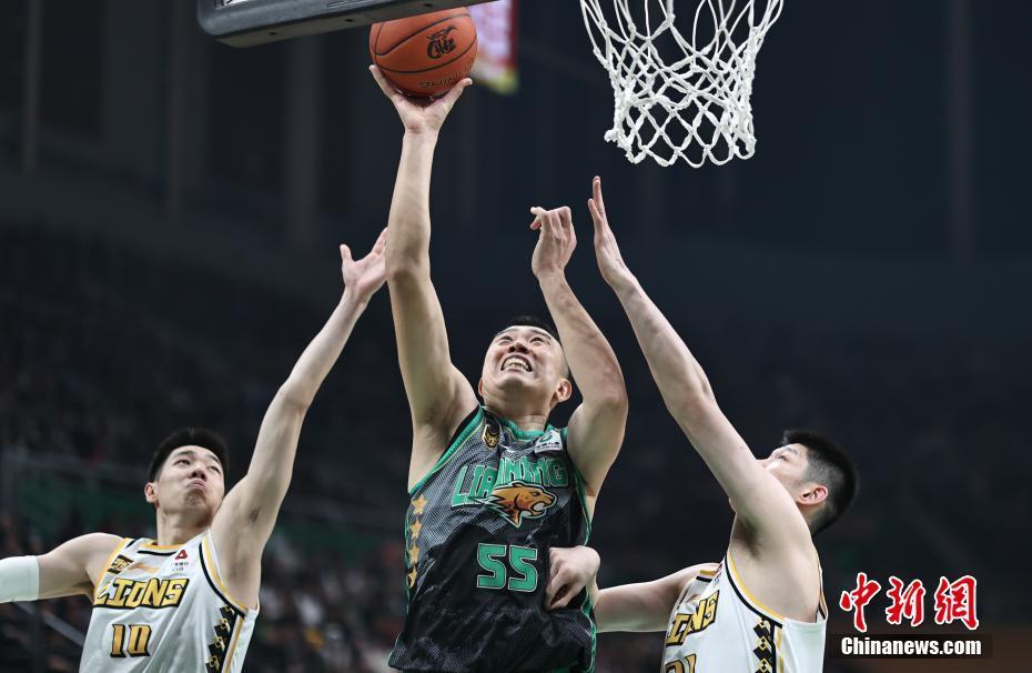 包含今夜辽宁本钢备战CBA常规赛，防线松动细节曝光，目标明确，年轻球员得到机会的词条