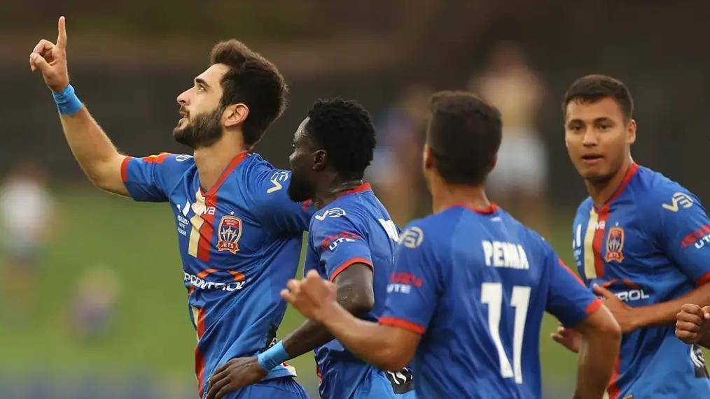 包含赛后纽卡斯尔调整名单以备CBA季后赛，状态回暖环节打磨，赛场秩序良好，赛程密集仍需轮换的词条